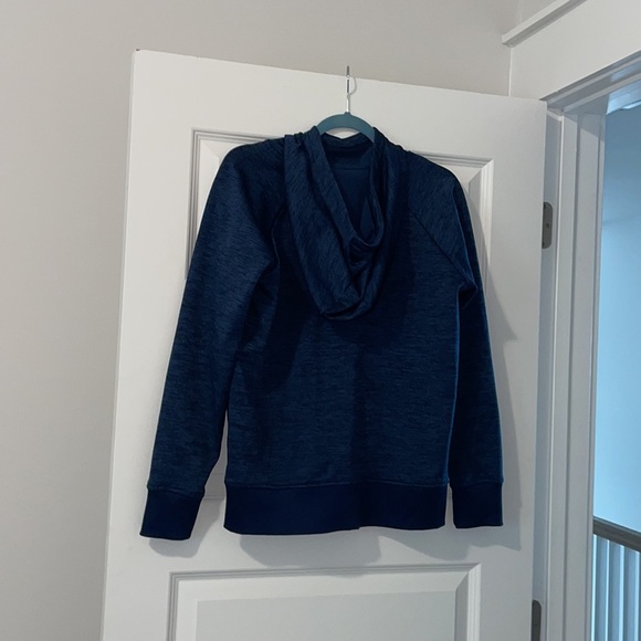 Under Armour Coldgear navy sweatshirt with a hood and pockets - Picture 5 of 8